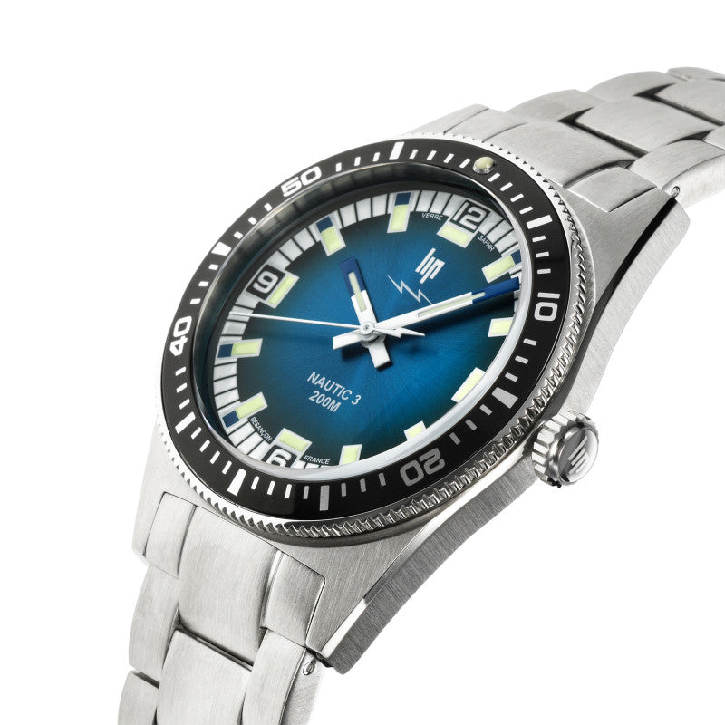 Cadran bleu soleillé et index luminescents de la LIP Nautic 3 Quartz